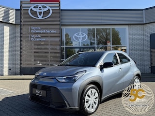 Toyota Aygo HYBRID 115 PLAY NIEUW DIRECT LEVERBAAR! CLIMA AD-CRUISE CAMERA APPLE/ANDROID EL-RAMEN/SPIEGELS