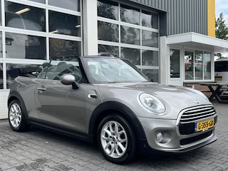 Mini Cooper Cabrio 1.5 Salt Airco Cruise control Stoelverwarming Stuurwiel multifunctioneel Telefoonverbinding Navigatiesysteem 4-Persoons