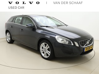 Volvo V60 T3 180pk Momentum / Polestar / Stoeverwarming / Leder / Trekhaak / Navi / Cruise Control / Airco / Bluetooth /