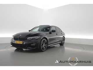 BMW 330e M Sport | Rijklaar! | S/K-Dak | Shadowline | Dig. Cockpit | HUD | Stoelverw. | Dodehoek | Cruise | Camera+PDC | LED | Nav+CarPlay | Alcantara/Leder | Sfeerverl. | Rijmodi | V