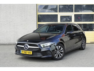 Mercedes-Benz A-klasse 180 Automaat! Business Solution BJ2022 Lmv 16" | Led V+A | Pdc | Achteruitrijcamera | Navi | Virtual cockpit | Climate control | Cruise control | Sportstoelen | Verwarmde voorstoelen | Zwarte hemel | Extra getint glas
