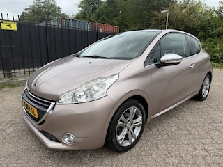 Peugeot 208 1.2 PureTech Allure Panorama/Leer/Clima/Cruise/Navi