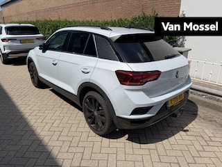 Volkswagen T-Roc 1.5 TSI R-Line | 150 PK | Digital Cockpit PRO | Elektrische Kofferbak | Stoelverwarming | Panorama Schuif/Kantel Dak | Carplay / Android Auto