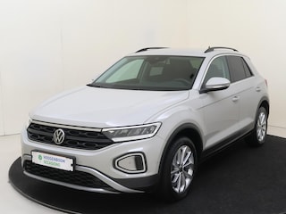 Volkswagen T-Roc 1.0 TSI Life | Achteruitrijcamera | Adaptieve cruise control | Keyless | Lane assist | Airco | Parkeersassistent | Carplay |