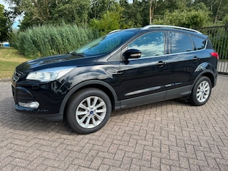 Ford Kuga 1.5 Titanium Plus|ECC|TREKHAAK|HALFLEDER|CAMERA|CRUISE|NAVI|BOMVOLL