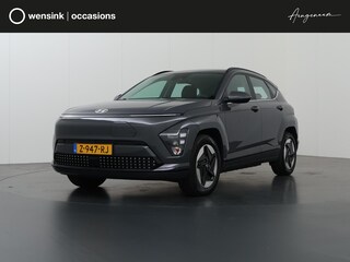 Hyundai Kona Comfort 65.4 kWh | SOH 97% | Nieuw Model | Navigatie | Camera | Apple CarPlay/Android Auto | DAB | Adaptieve Cruise Control | LED | Sfeerverlichting | Vehicle to Load | Warmtepomp |