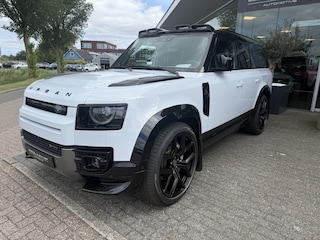 Land Rover Defender 130 3.0 P400 130 X-Dynamic SE 8-p ** Panodak ** Trekhaak ** Meridian ** Treeplanken ** URBAN ** Memory ** 23 inch ** Ventilatie
