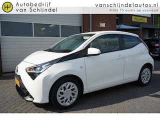 Toyota Aygo 1.0 VVT-I X-PLAY LUXE 5DEURS ORIGINEEL NEDERLANDS PERF ONDERHOUDEN CAMERA ANDROID/APPLECARPLAY(NAVI) AIRCO CRUISECONTROL BLUETOOTH ELECTR.RAMEN/SPIEGELS