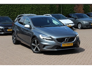 Volvo V40 2.0 D2 Inscription R-Design / Camera / Leder&Alcantara / Keyless / 17'' / Dodehoek / Getint glas / Stoelverwarming / Cruise Control
