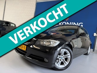 BMW 320i Business Line automaat / kleur: zwart / NAP met 198761 km.en APK tot 08/2027 / Climate / Sportvelgen / Cruise/etc