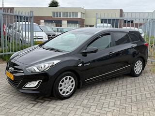 Hyundai i30 Wagon 1.6 GDI i-Motion NL AUTO NAP! Cruise l Airco l Trekhaak l MTF-stuur l LED! TOPSTAAT l DEALER OH!