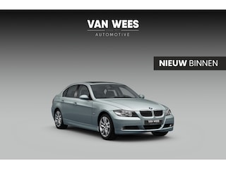 BMW 330i | Stoelverwarming | Schuifdak | PDC | Cruise control | Climate control | Navigatie Professional | Bluetooth | HiFi audio | 18 inch | M-sport bumpers | Spiegelpakket