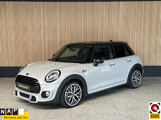 Mini Cooper 5-Deurs 1.5 Serious Business Mini 1.5 Cooper Serious Business King Cross uitvoering | JCW pakket | Camera