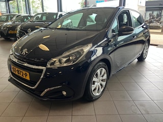 Peugeot 208 1.2 PureT. Blue Lion 86 DKM BJ 2018 !!!