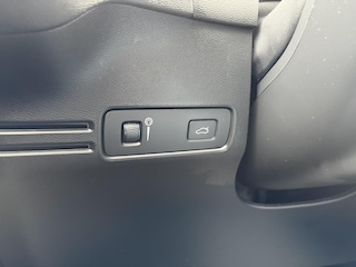 Volvo XC40 1.5 T3 Momentum Pro / Trekhaak ( 1600 kg ) / Navigatiesysteem full map + hard disk / Airco (automatisch) /