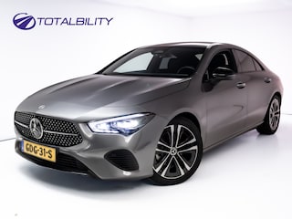 Mercedes-Benz CLA 180 Star Edition Luxury Line Night facelift | Panoramadak | Stoelverwarming | Camera | Sfeerverlichting | Comfortstoel | Draadloze tel. lader | Licht en zicht pakket | Keyless entry, Keyless start