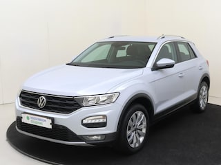 Volkswagen T-Roc 1.5 TSI Style Business | Achteruitrijcamera | Elektrische kofferklep | Adaptieve cruise control | Navigatie | Lane assist | Airco | Carplay|