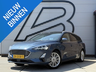 Ford Focus Wagon 1.0 EcoBoost Titanium Business 2e Eigenaar|Pano|Stoel+stuurverw|Adap Cruise|Carplay|HUD|Dealer Onderhouden|Camera|Clima|PDC V+A|Trekhaak|LM velgen|Navi|Elek Ramen|N.A.P.|APK tot 07-2027