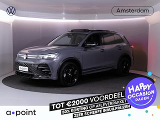 Volkswagen Tiguan 1.5 eHybrid R-Line Edition 204 pk Automaat (DSG) | Verlengde garantie | Navigatie | Panoramadak | Trekhaak (wegklapbaar) | Parkeersensoren (Park assist) | Rondomzicht camera | Black Style pakket | R-Line |