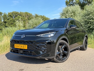 Volkswagen T-Roc 1.5 eTsi R-Line First Edition / BTW Auto / Automaat / 20"LM Velgen / Camera / Panorama dak / Stoelverwarming