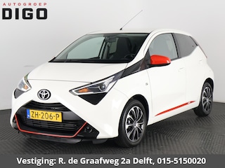Toyota Aygo 1.0 VVT-i X-Play + Coral Red Pack | Apple Carplay & AndroidAUTO | 1e eigenaar | Dealer Onderhouden | Airco | Privacy Glass |