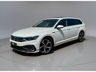Volkswagen Passat Variant 1.4 TSI * Panoramadak * Stoelen met geheugen * Trekhaak *