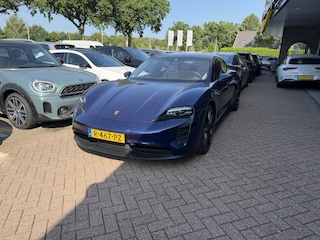 Porsche Taycan GTS 93 kWh / SoH 97,4% / Panoramadak / 360Camera / Achterasbesturing / Passenger Display / Bose / Luchtvering / 21'' / Sportdesign+Chrono / Leder / CarPlay / Stoelmassage+Ventilatie / Dodehoek / DAB / A