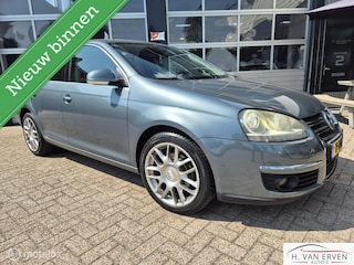 Volkswagen Jetta 1.6 APPLE CARPLAY XENON 17" PDC CRUISE