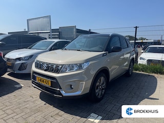 Suzuki Vitara 1.4 Boosterjet Select Nieuw Binnen! | Nette auto! | Camera | Cruise | Airco | Bluetooth | 17 LMV | Trekhaak | Erg compleet! | Achteruitrijcamera | Armsteun voor | Bestuurdersairbag