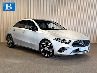 Mercedes-Benz A-klasse 180 Progressive-NIGHT-PANORAMACAMERA-DODEHOEK-KEYLESS-SFEER