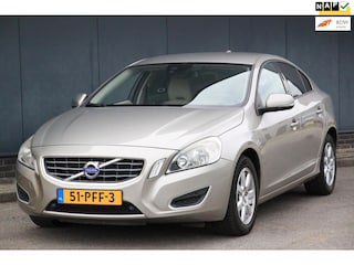 Volvo S60 1.6 T4 Kinetic Navigatie/Parkeersensor v,a/Apk 07-2027