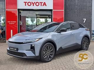 Toyota C-HR Executive AWD 77 kWh NIEUW & DIRECT LEVERBAAR! PANO-DAK LICHT INTERIEUR AWD 360° CAMERA STOEL/STUURVERW WARMTEPOMP EL-ACHTERKLEP