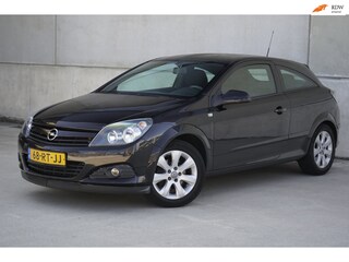Opel Astra GTC 1.8 Sport, camera, carplay, airco, nap