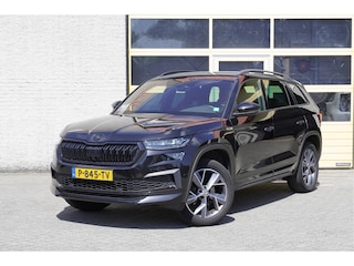 Skoda Kodiaq 1.5 TSI 150PK! Automaat Sportline Business BJ2022 Lmv | Led V+A | Pdc | Keyless | Elek. trekhaak | Elek. achterklep | Achteruitrijcamera | App-Connect | Navi | Virtual cockpit | Dashboard verlichting | Elek. Be stoel+Mem | Verwarmde voorstoelen | Nw-model