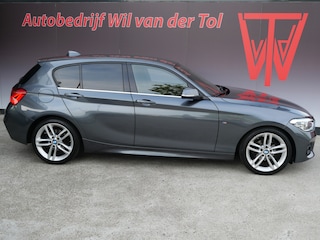 BMW 118I M-SPORT | AUTOMAAT | BREED NAVI | LED | LEER | NL-AUTO!!