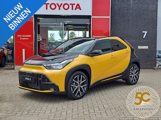 Toyota Aygo Hybrid 115 GR Sport NIEUW IN DE SHOWROOM DIRECT LEVERBAAR 18'' LM-VELGEN PDC STOELVERWARMING AD-CRUISE