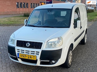 Fiat Doblò 1.6-16V Electr. pakket Audio-CD/USB Getint glas Schuifdeur rechts Colorpakket Dealeronderhoud Apk 31/01/2027