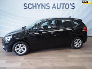 BMW 2-serie Tourer 218i Essential Parkdistance Collisionsystem Trekhaak