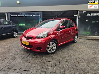 Toyota Aygo 1.0-12V Aspiration Red | 1E EIGENAAR | 3/6 of 12 MND GARANTIE | AIRCO | ELEC PAKKET | NW APK |
