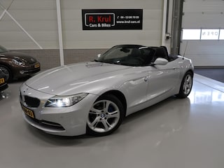 BMW Z4 Roadster sDrive23i 6-cilinder Navigatie Leer Airco Boekjes aanwezig 17 inch Sportvelgen Stoelverwarming Windscherm Nette staat