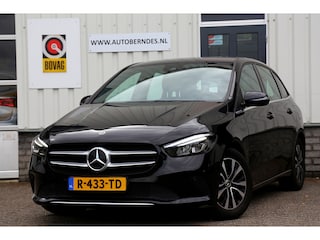 Mercedes-Benz B-klasse 180 Premium*Perfect Onderh.*Elek. Trekhaak/Half Leder/Stoelverw./DAB/Navi/Apple Carplay-Android/Cruise-Control/Rijstrook/Parkeersens.V+A/16 inch LM*