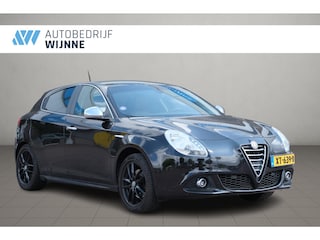 Alfa Romeo Giulietta 1.4 T 170pk Aut. Exclusive | Leer | Navi | Trekhaak | Xenon | PDC