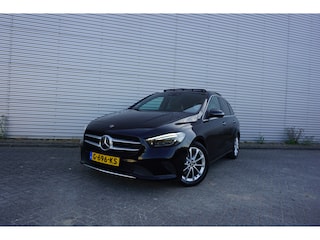 Mercedes-Benz B-klasse 220 Launch Edition Premium Plus Climate / Navi / Pano / Camera / Stoelverw. / Sfeerverl. / Memory / Trekhaak / Lm velgen / NAP