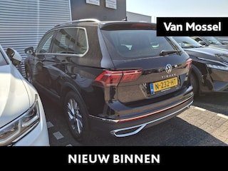 Volkswagen Tiguan 1.5 TSI Elegance 150 PK| Dealeronderhouden | Trekhaak | Navigatie | Achteruitrijcamera | Climatronic ( 3 zones ) | Parkeersensoren + Assistent | Achterklep Elektrisch