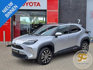 Toyota Yaris Cross 1.5 Hybrid 115 First Edition APPLE/ANDROID STOEL/STUURVERWARMING NAVI AD-CRUISE PRIVACY-GLASS 17"LM-VELGEN