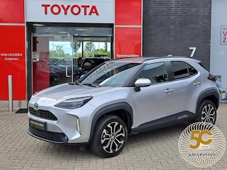 Toyota Yaris Cross 1.5 Hybrid 115 First Edition APPLE/ANDROID STOEL/STUURVERWARMING NAVI AD-CRUISE PRIVACY-GLASS 17"LM-VELGEN