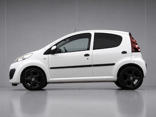 Peugeot 107 1.0 Active Sport (AIRCO,GROOT NAVI,BLACK/WHITE EDITION,ELEKTRISCHE RAMEN,GETINT,SPORTSTOELEN,LM VELGEN,NETTE STAAT)