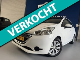 Peugeot 208 1.2 VTi Active / bj.2014 / kleur: wit / airco / navigatie / cruise control /etc. NAP met 128941 km.en APK tot 07/2027.