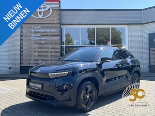 Toyota Urban Cruiser DYNAMIC 61 KWH STOEL/STUURVERWARMING BLIND-SPOT KEYLESS DC-LADEN CAMERA PARK-SENSOREN DIRECT LEVERBAAR!