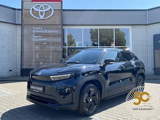 Toyota Urban Cruiser DYNAMIC 61 KWH STOEL/STUURVERWARMING BLIND-SPOT KEYLESS DC-LADEN CAMERA PARK-SENSOREN DIRECT LEVERBAAR!